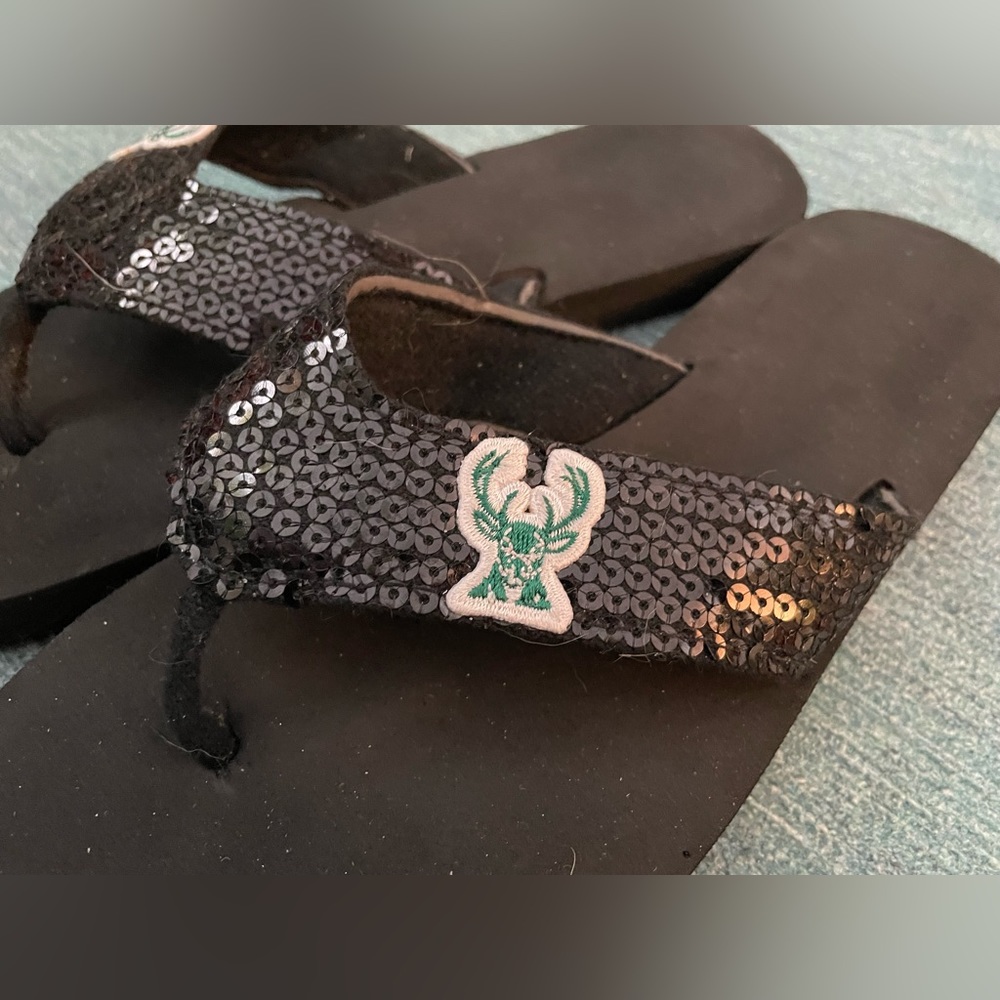 Milwaukee Bucks Black Sequenced Flip Flops with Deer Logo in Green & White